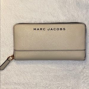 Marc Jacobs Branded Saffiano Standard Wallet